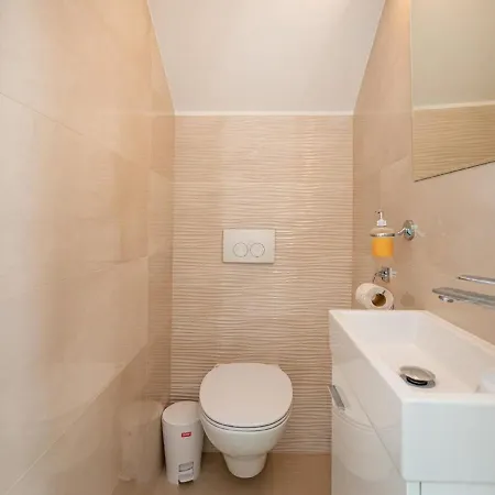 Modern In With Swimming Pool בית נופש זאטון