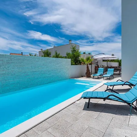 Modern In With Swimming Pool Ferienhaus